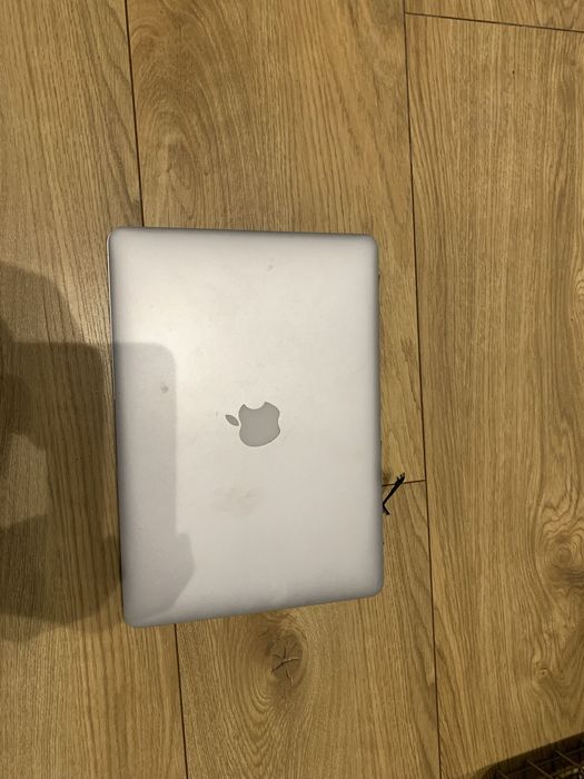 Macbook air 2017 uszkodzony