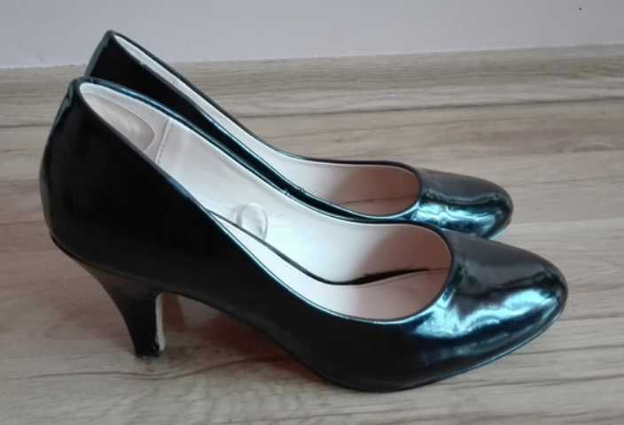 Buty na obcasie r. 39