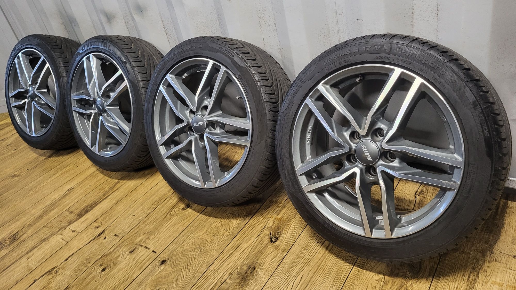 Felgi ALUTEC 17" 5x112 z oponami 225/45 R17 Seat Leon Vw Skoda Audi