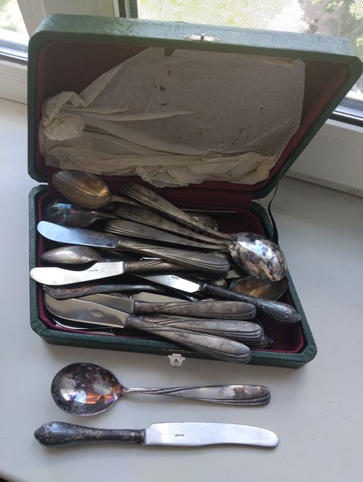 Ложки та ножики , посуд