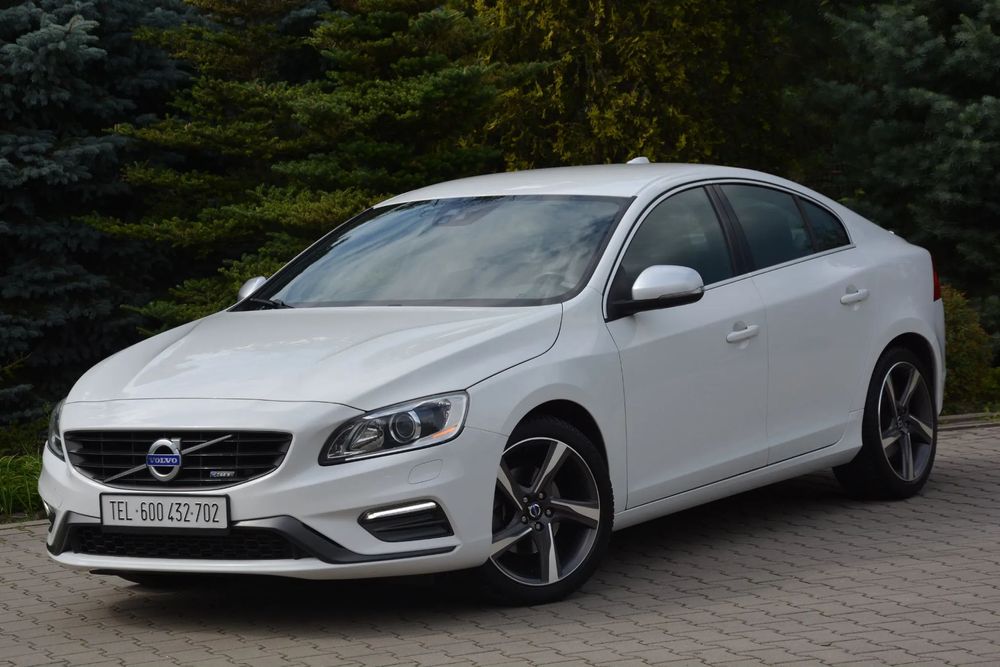 Volvo S60 % R-DESIGN % AUTOMAT % bi xenon % martwe pola % KAMERA %
