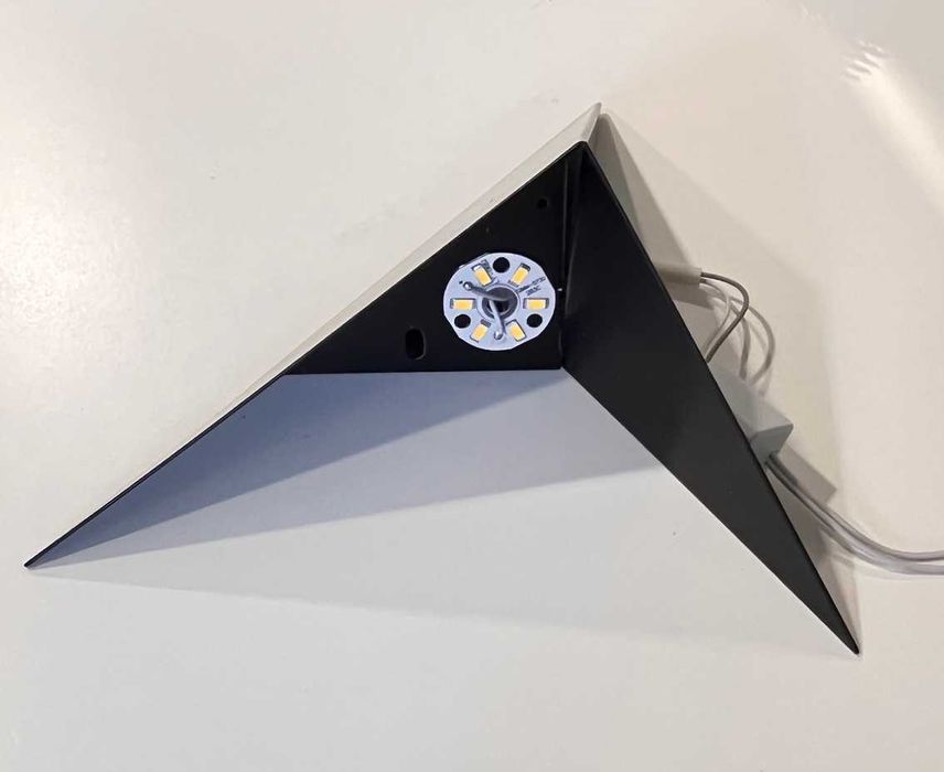 Kinkiet ścienny, czarny-jaskółka. Ptak. LED