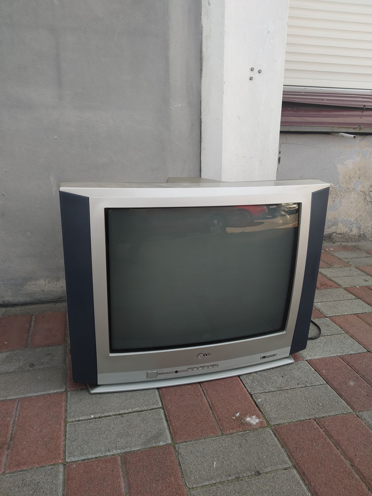 Телевизор LG (цветной)
