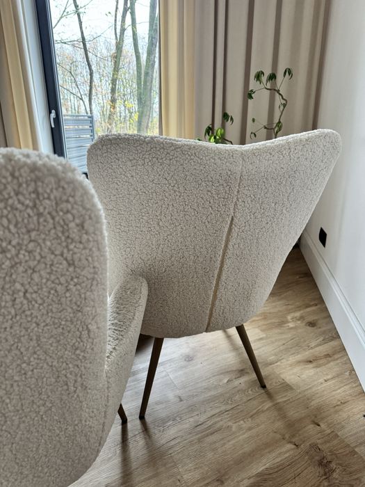 Fotele boucle białe
