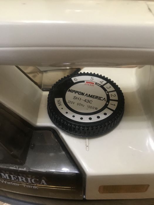 Утюг с базой