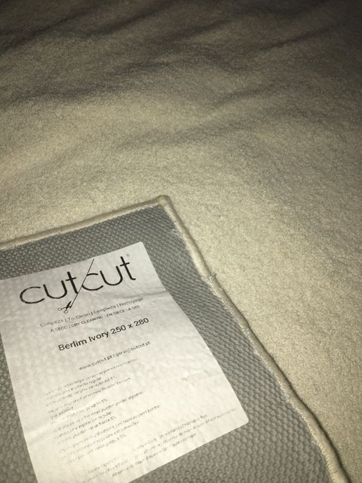 Tapete CutCut BERLIM Marfim- Novo