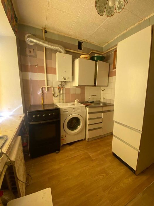 Продам 4-х  квартиру  на Польовій в цегляному будинку на 2-му поверсі