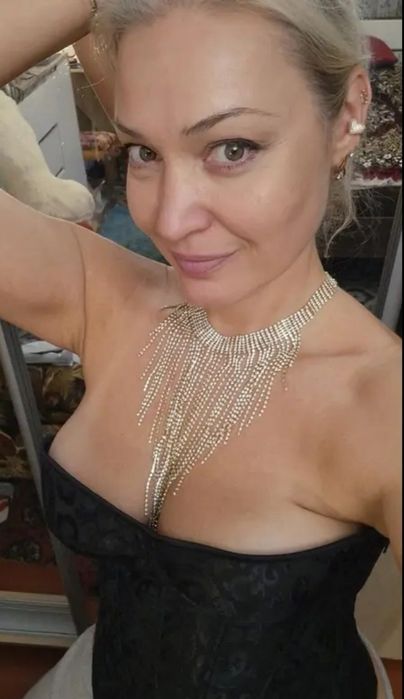 Розкішне кольє зі стразів