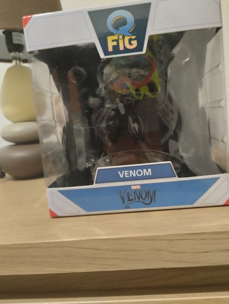 Figuras Marvel Wolverine e Venom