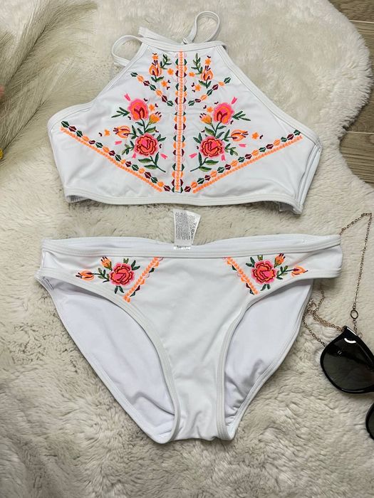 Купальник жіночий з вишивкою