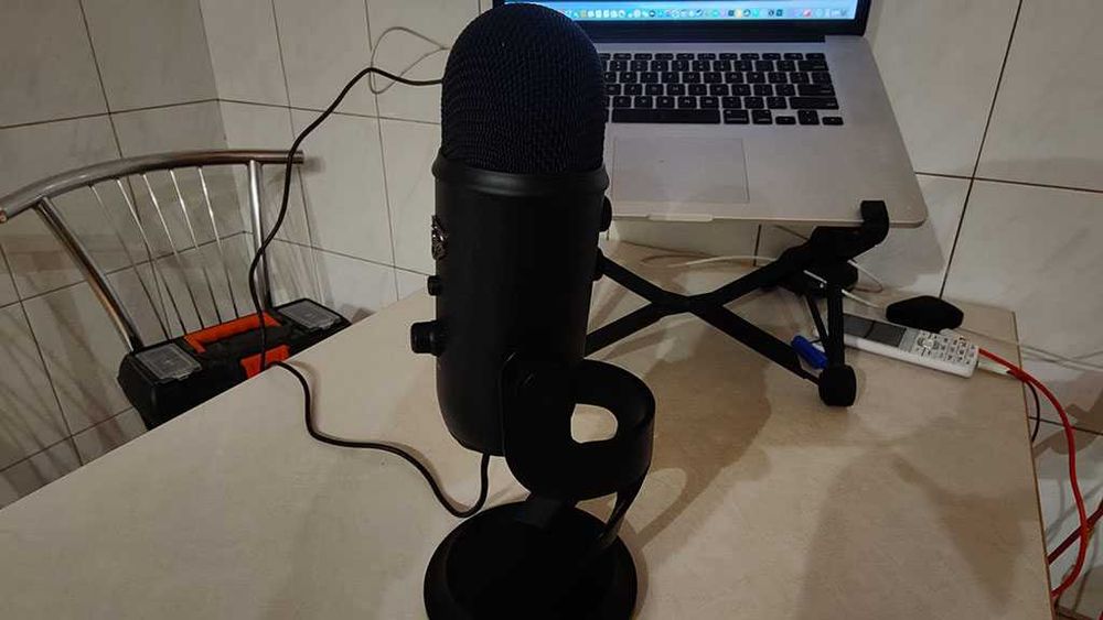 Микрофон Blue Microphones Yeti Blackout
