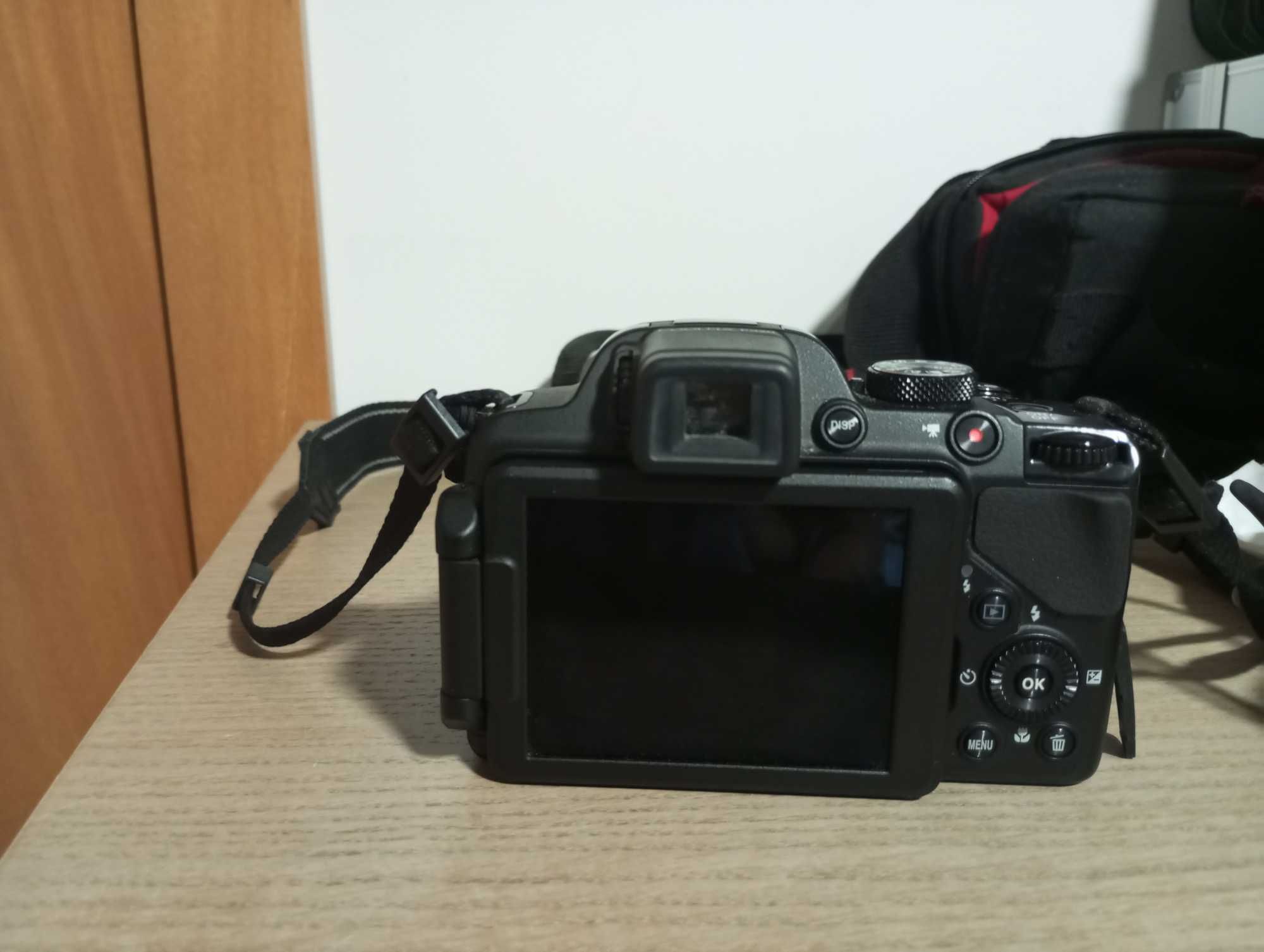 Câmera Nikon Coolpix P520 + Bolsa + Acessórios–Para Peças ou Reparação