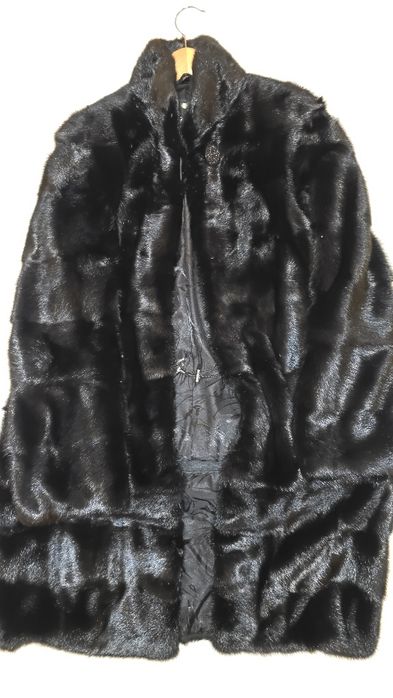 Натуральна норкова шуба, чорного кольору