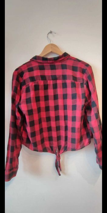 Czerwono czarna koszula w kratę