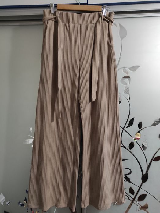 Джинсы с вышивкой.брюки.на любой вкус.цены приятные