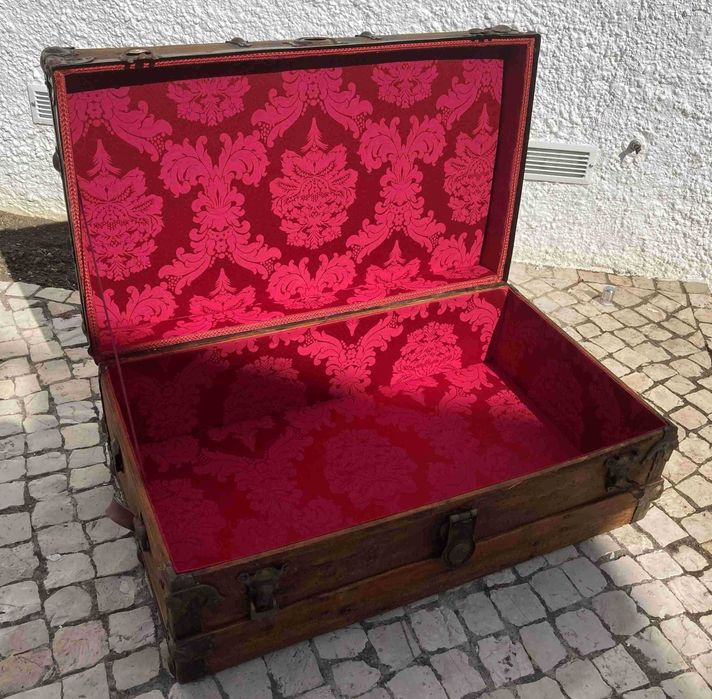 Baú arca antiga para restauro