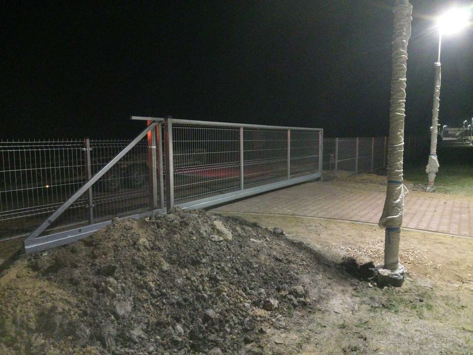 Montaz ogrodzen, ogrodzenia. Automaty