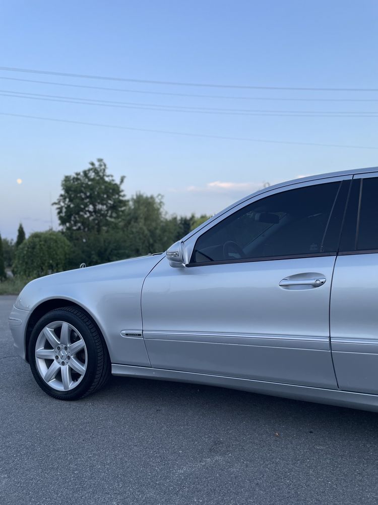 Mercedes-benz w211 e220 restailing