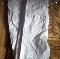Białe spodnie Reserved
