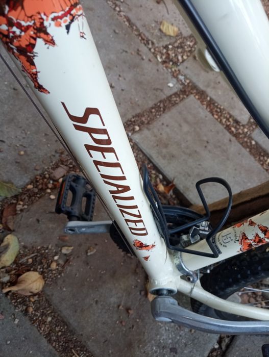 Bicicleta de montanha BTT criança Specialized	- Como Nova. Roda 26*