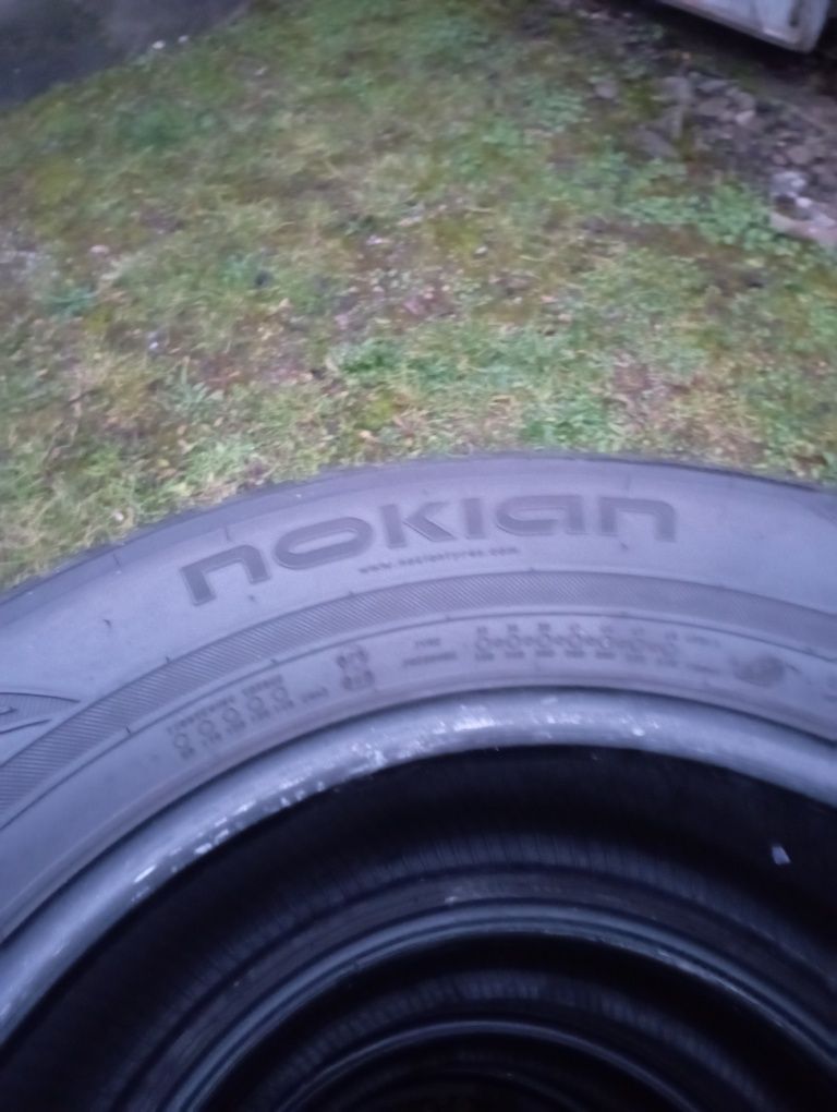 Opony  Nokian  215 / 65 R16