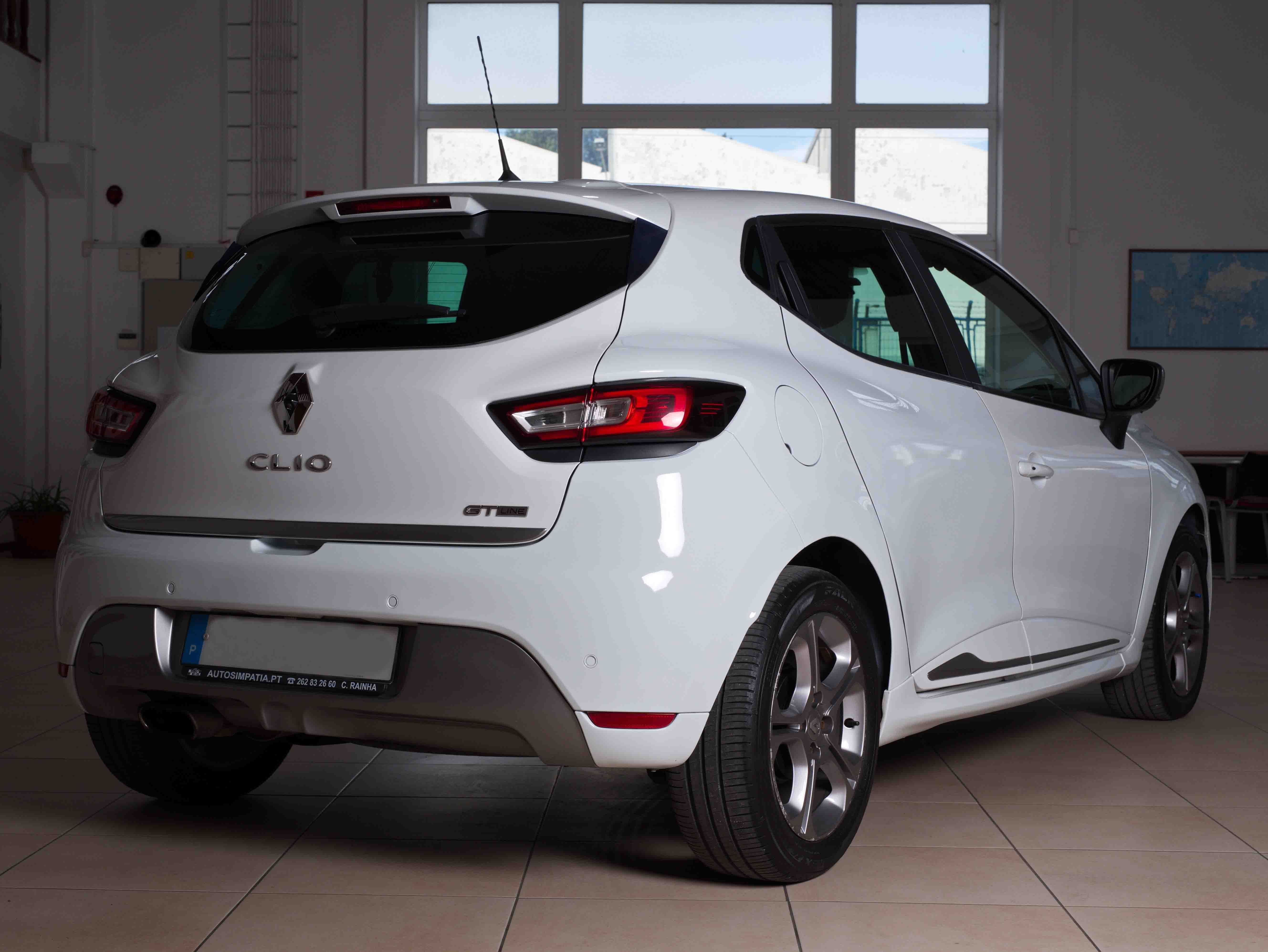 Vendo Renault Clio GT Line em estado novo, sempre guardado em garagem.