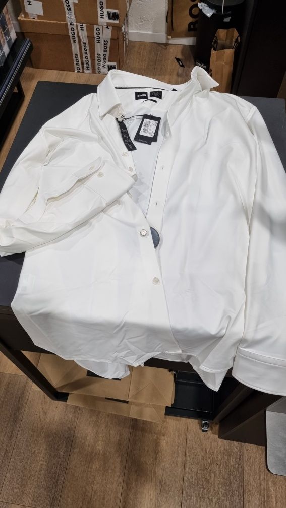 Nowa biała koszula BOSS, rozmiar 43, slim fit, performance stretch