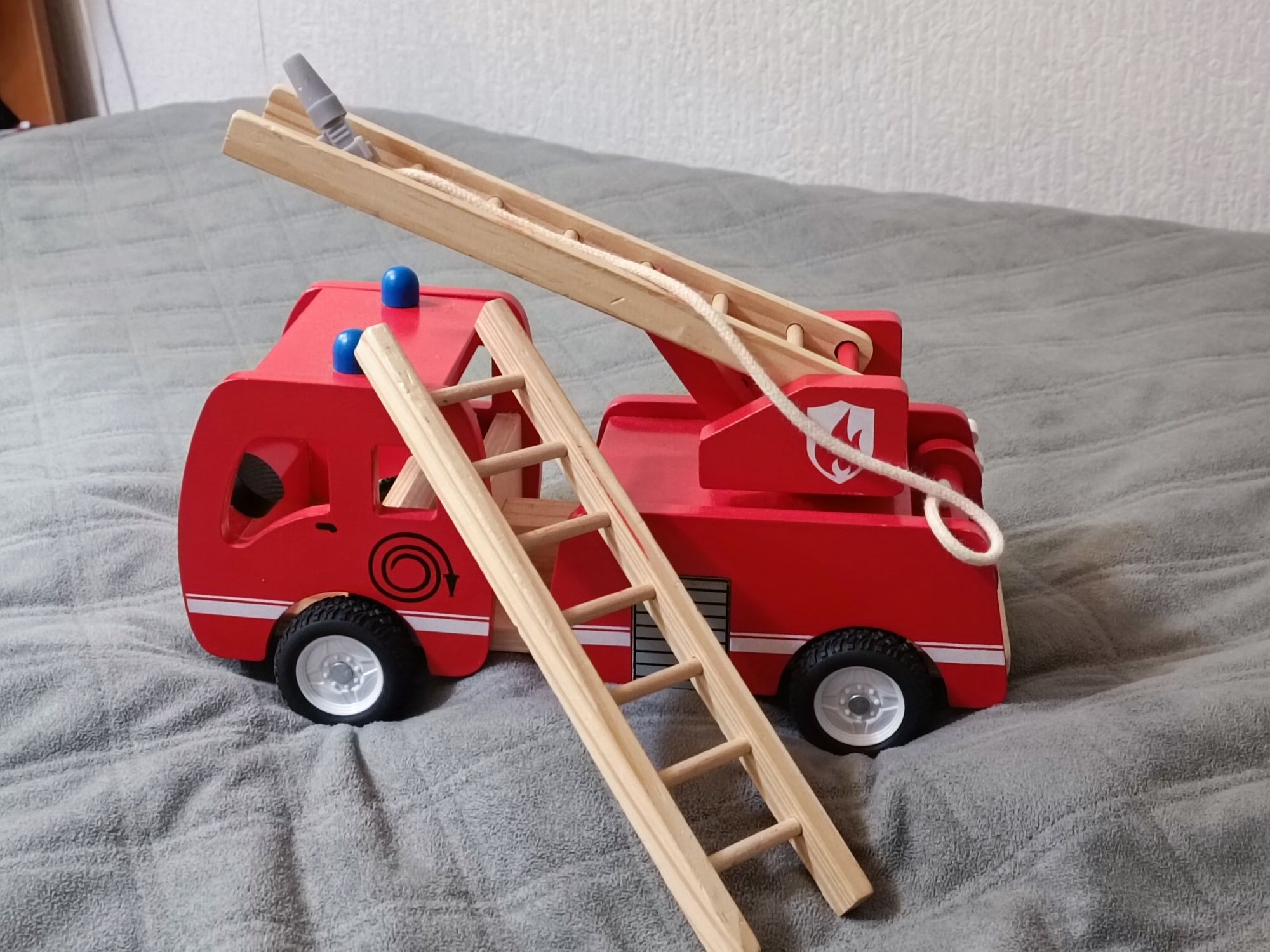 Деревянная пожарная машина play tive junior