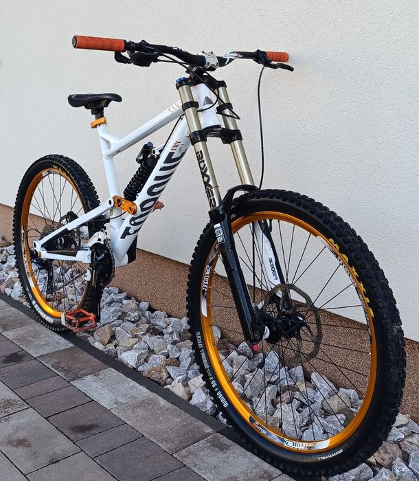 Rower zjazdowy Canyon Torque downhill DH
