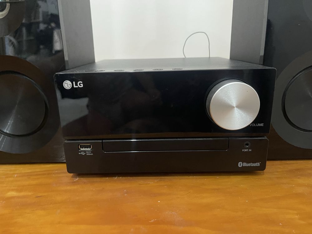 Aparelho de Som LG CM2460 – 100 W – Bluetooth, CD, USB, Rádio FM