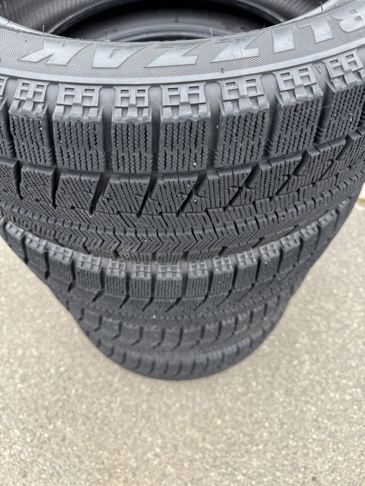 Зимова гума Bridgestone 205/55/16