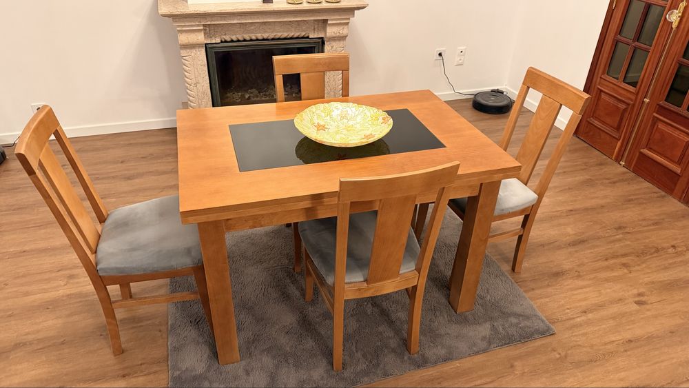Mesa Jantar Madeira 1,20 extensivel com 4 cadeiras