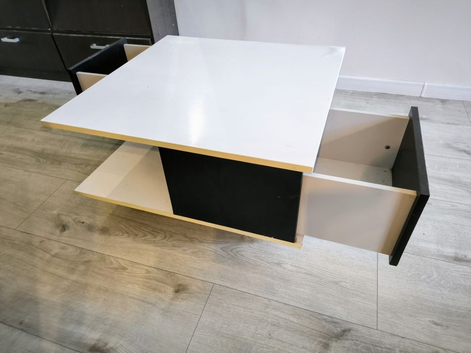 Stolik pokojowy z szufladami na kółkach 80x80 bialy