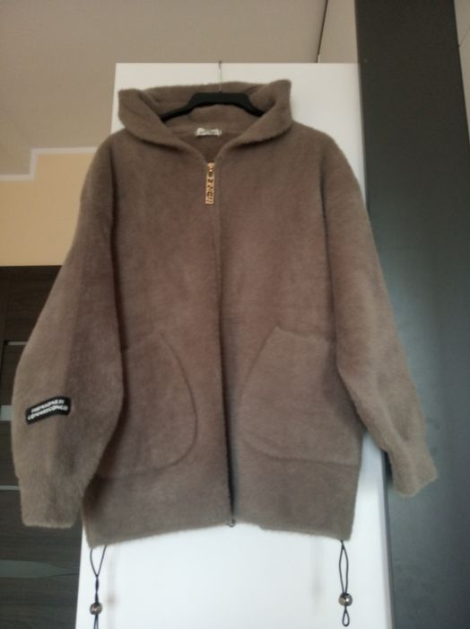 Sweter/bluza w rozmiarze uniwersalnym.