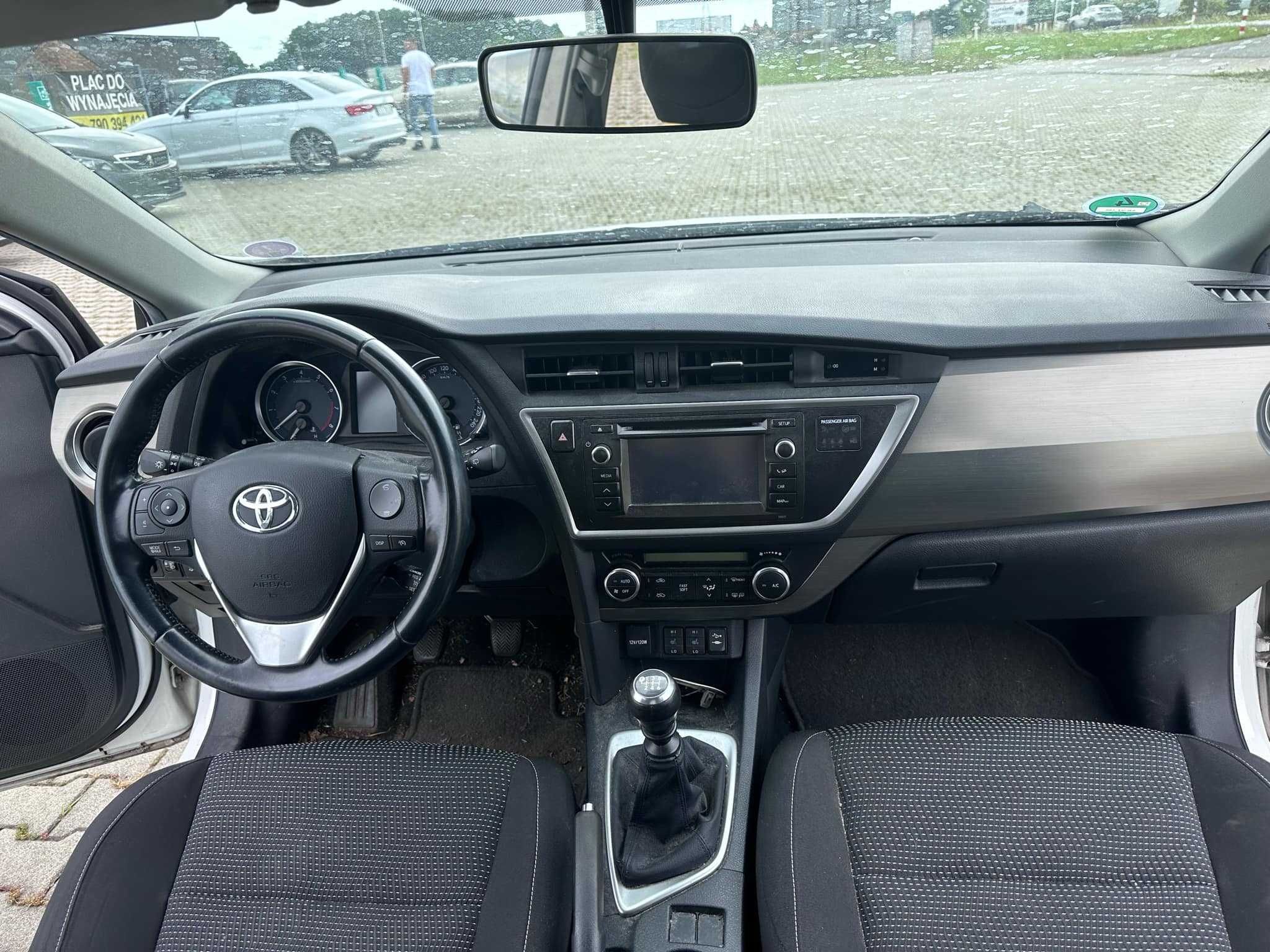 Toyota Auris Rok Produkcji 2014 Bogate Wyposażenie