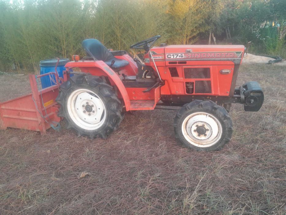 Trator em excelentes condições