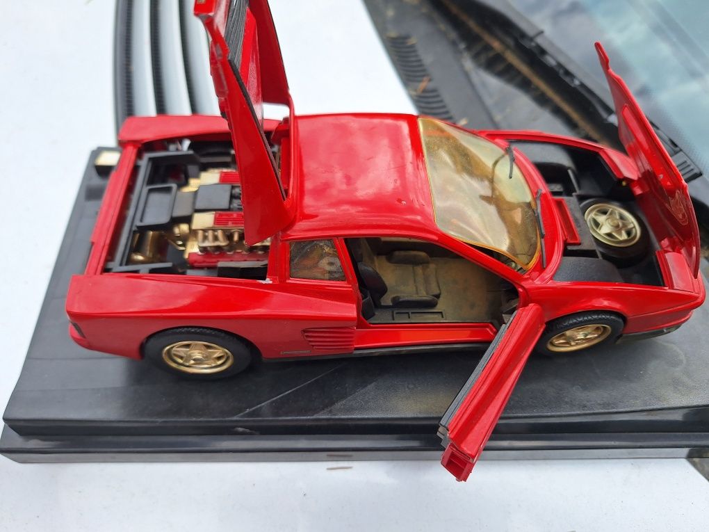 Kolekcjonerski samochód Ferrari testarossa
