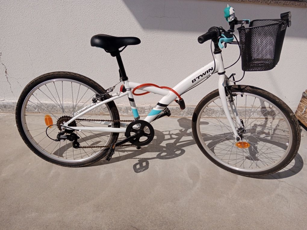 Bicicleta de criança (até aos 13 anos) B- win 100 quase sem uso.
