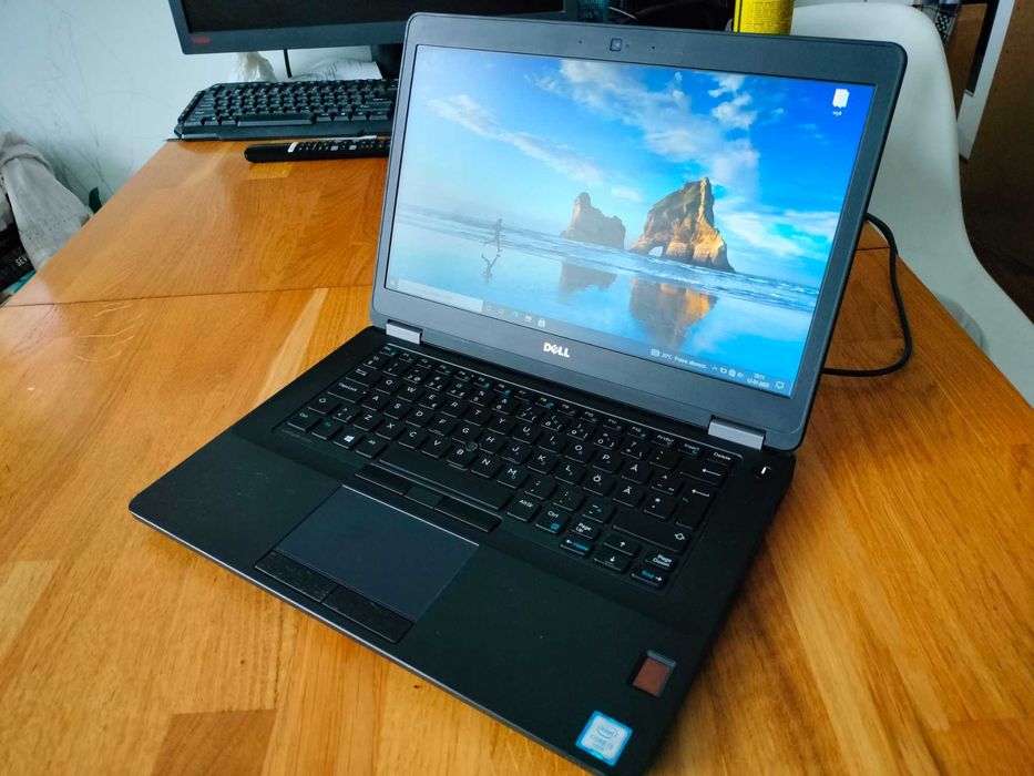 Dell Latitude E5470 i3-6100U 8GB 250GB 1920x1080 Windows 10 Home ładny