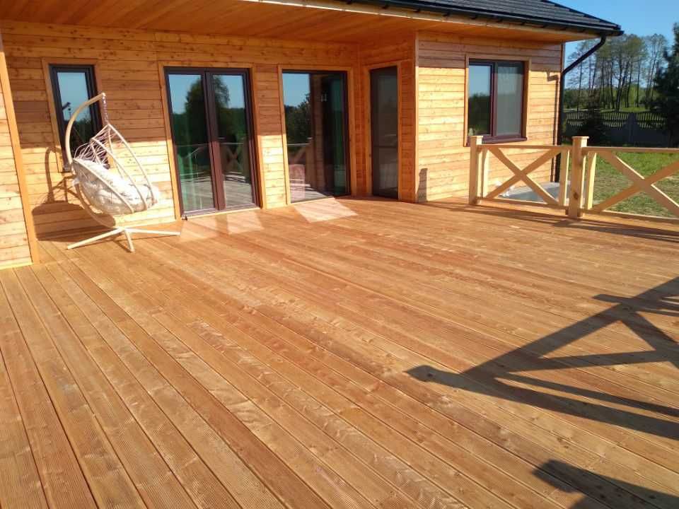 Deski tarasowe modrzew syberyjski 28x150mm ryflowana i gładka