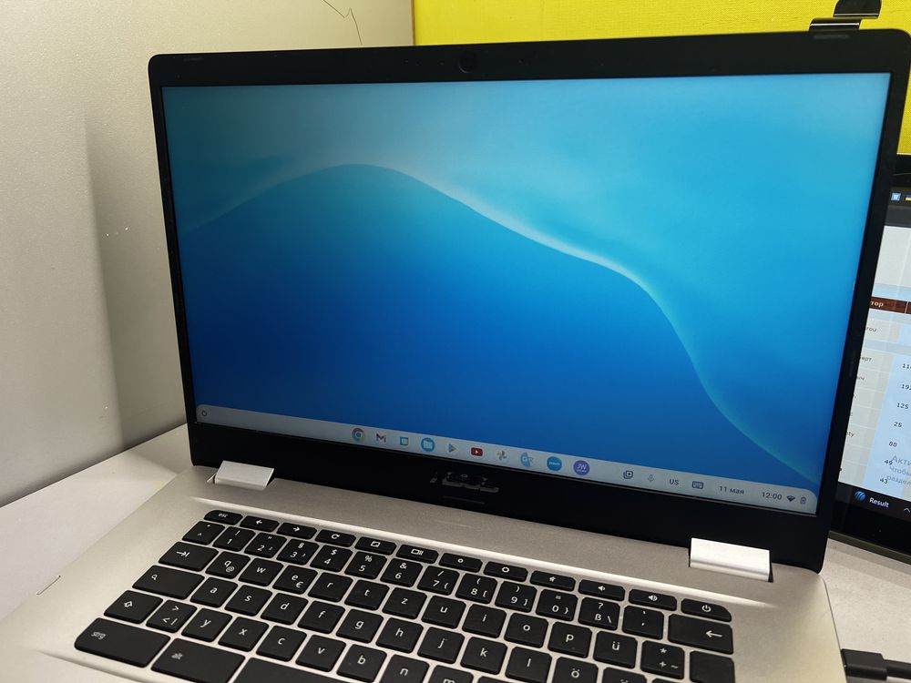 ASUS Chromebook C523