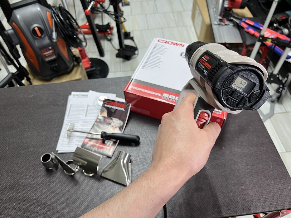 Строительный фен CROWN CT19024K С дисплеем + насадки 2000 Вт