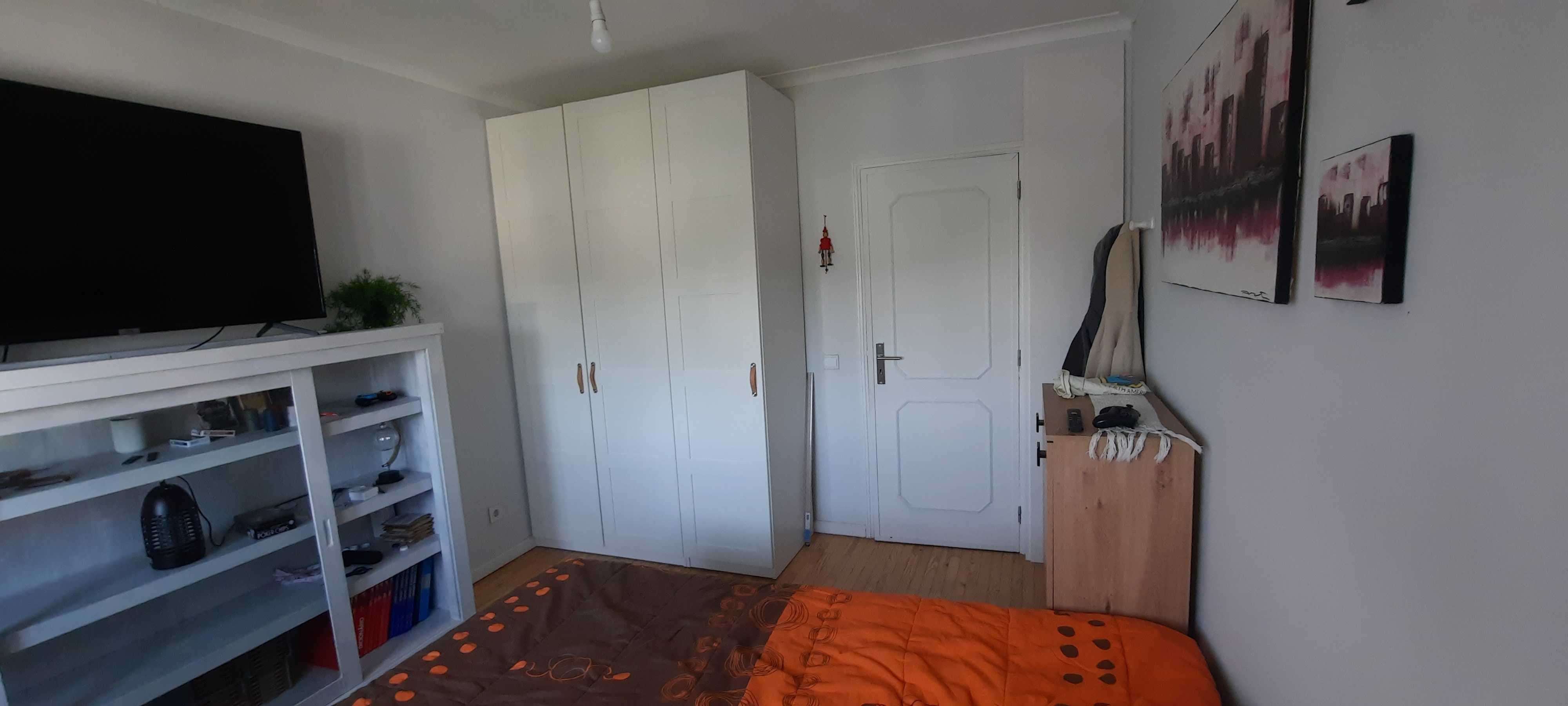 Alugo T4 Duplex (sem móveis), com garagem (BOX) - Vila Nova de Gaia