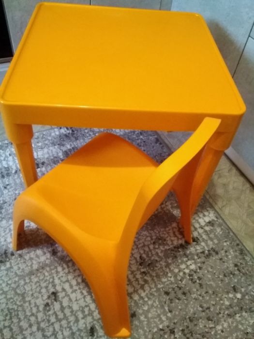 Продам дитячий стол i стiльчик стан нового