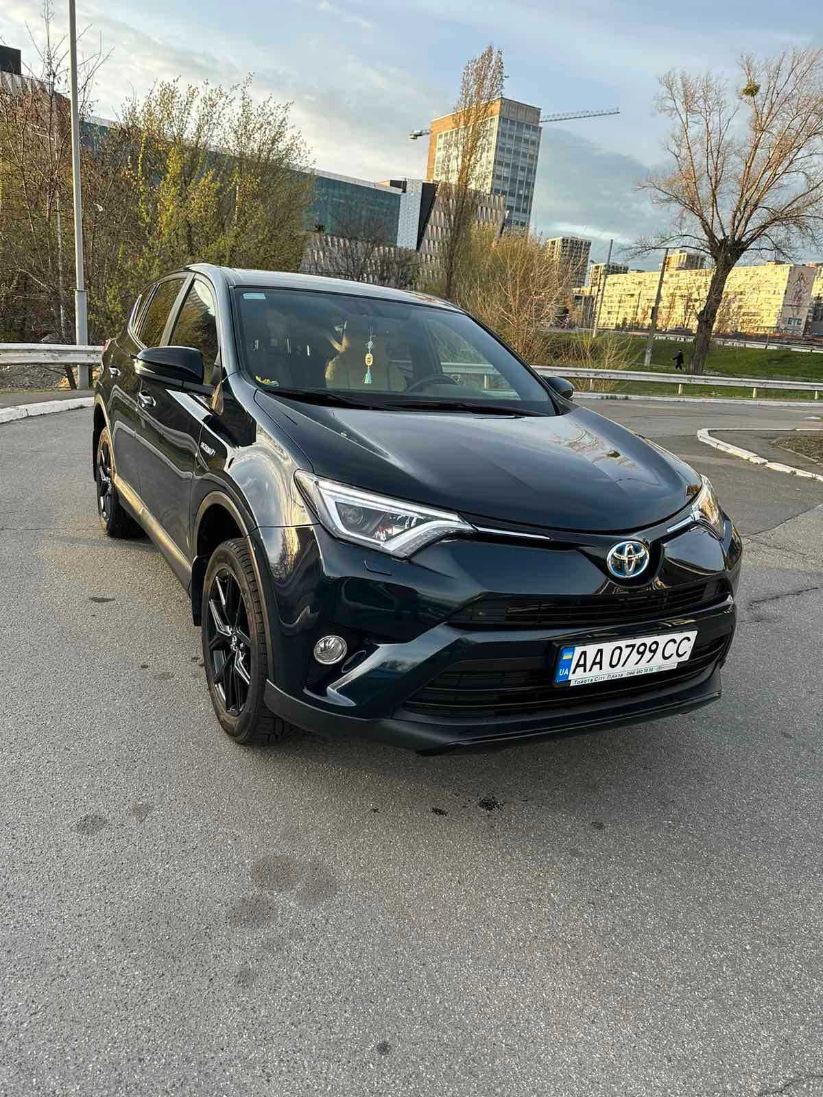 Toyota RAV4 2018, Hybrid, офіційний