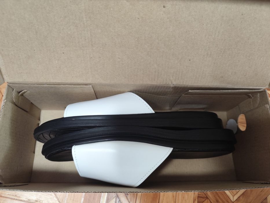 Жіночі шкіряні шльопанці