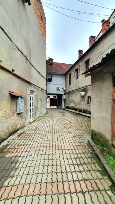 ПРОДАЖ КОМЕРЦІЙНОГО ПРИМІЩЕННЯ в центрі м Мукачево пл Кирила і Мефодія