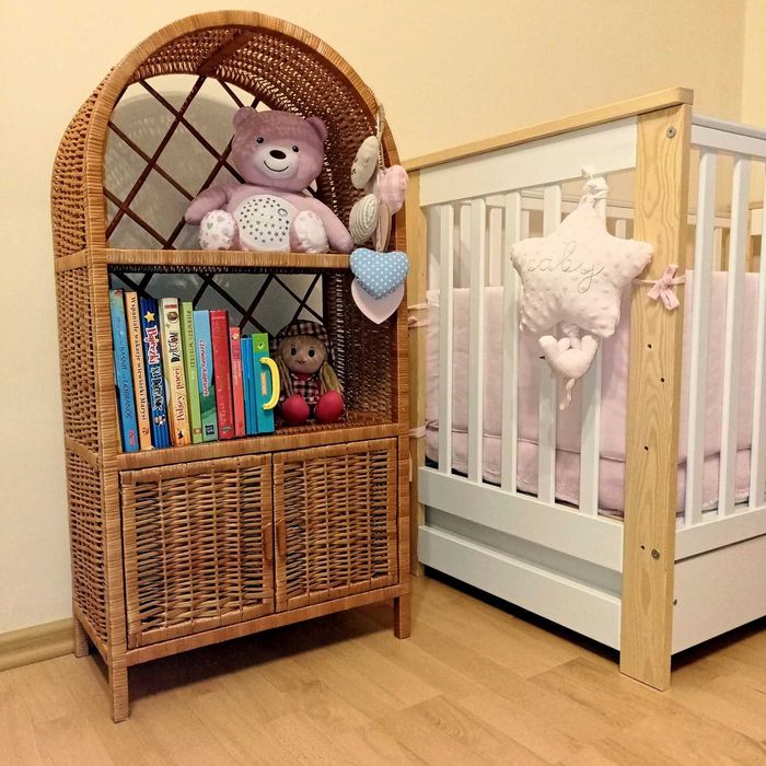 Szafka wiklinowa z drzwiczkami, wiklinowy mebel, regał, półka łuk kosz