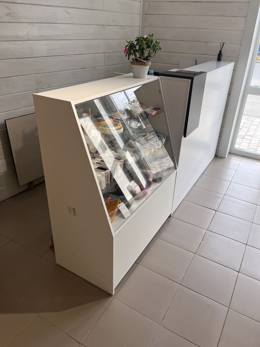 Меблі для магазину одягу