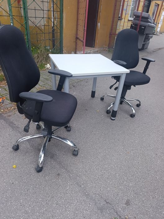Sprzedam stół plus dwa krzesła możliwość transportu za dopłatą